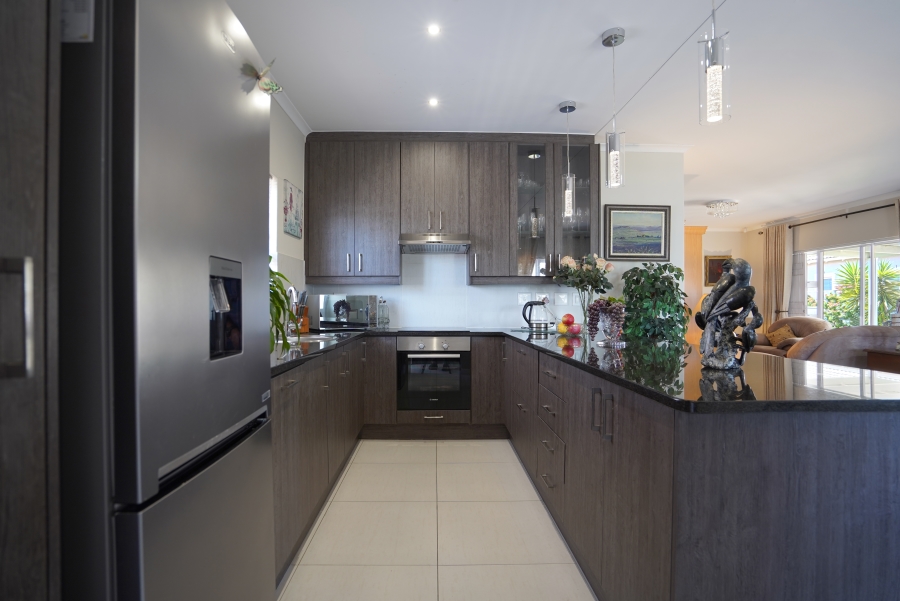 3 Bedroom Property for Sale in Sunningdale Western Cape